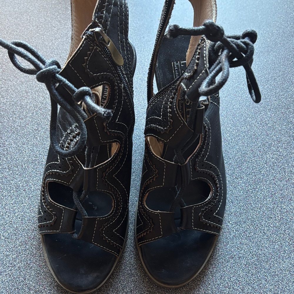 L'ATISTE Black Heeled Sandals